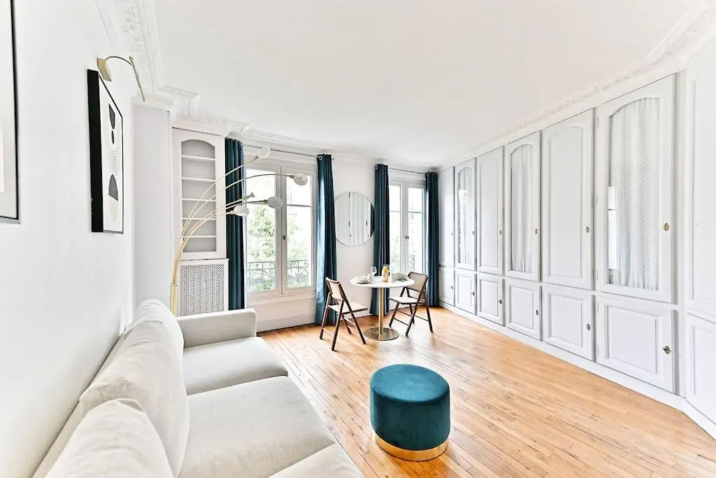 Appartement Haussmannien Lumineux Et Central Paris