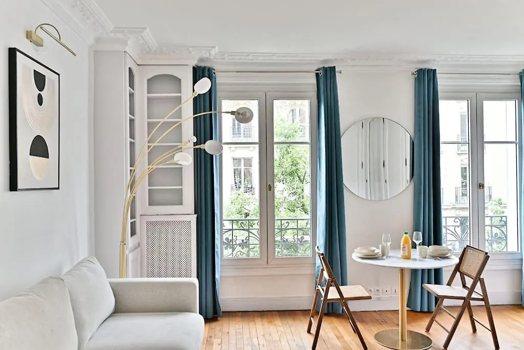 Appartement Haussmannien Lumineux Et Central Paris
